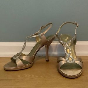 Mia, special occasion heels, size 8, gold